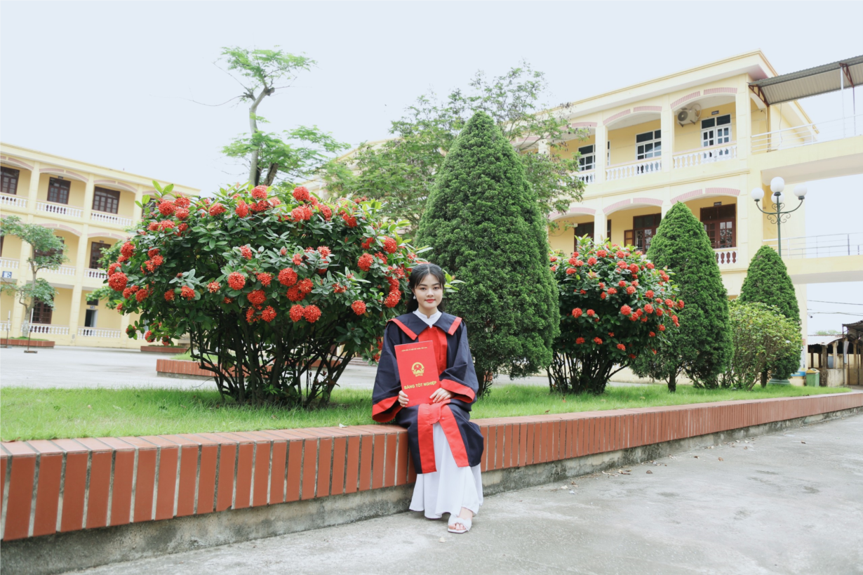 Trò chuyện với em Phạm Thị Vân Anh - thủ khoa toàn quốc khối D01 với 28,9 điểm trong kỳ thi tốt nghiệp PTTH năm 2023 (9/8/2023)